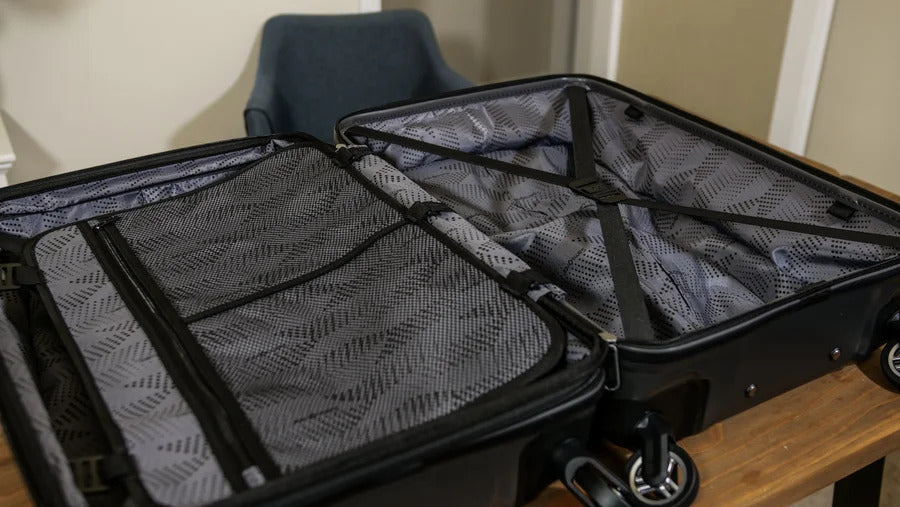 Samsonite Winfield 3 DLX Black Hardside Luggage – 100% Polycarbonate Scratch-Resistant Suitcase